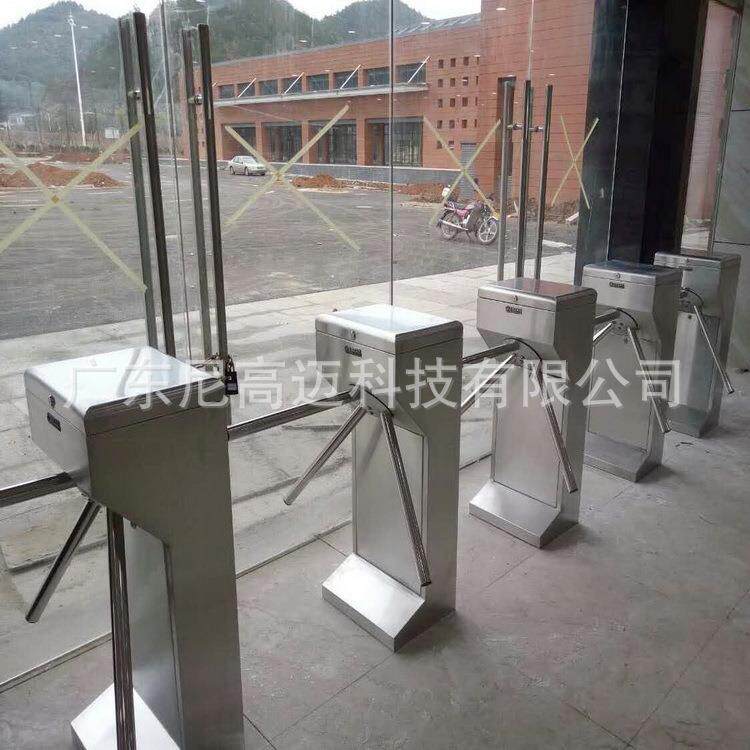 昆明景区三辊闸单向入口立式三杆转闸游客只进不出行人栏杆转闸机