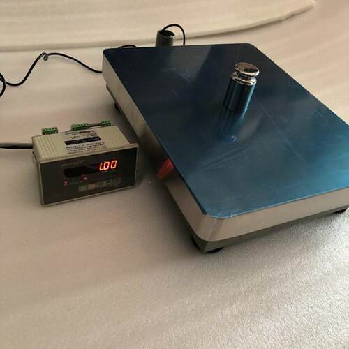 1路光电隔离的模拟量输出电子台秤 1路RS232/RS485通讯串口落地秤