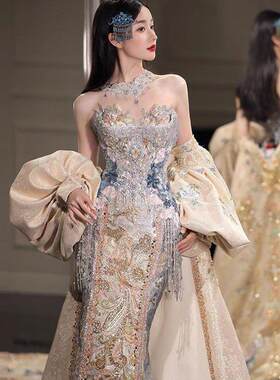 印尼风订婚礼服2026新款旗袍敬酒服出阁抹胸拖尾秀禾服高级感嫁衣