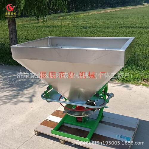 农业机械不锈钢款颗粒机撒肥机新款小型四轮车带不锈钢撒肥机