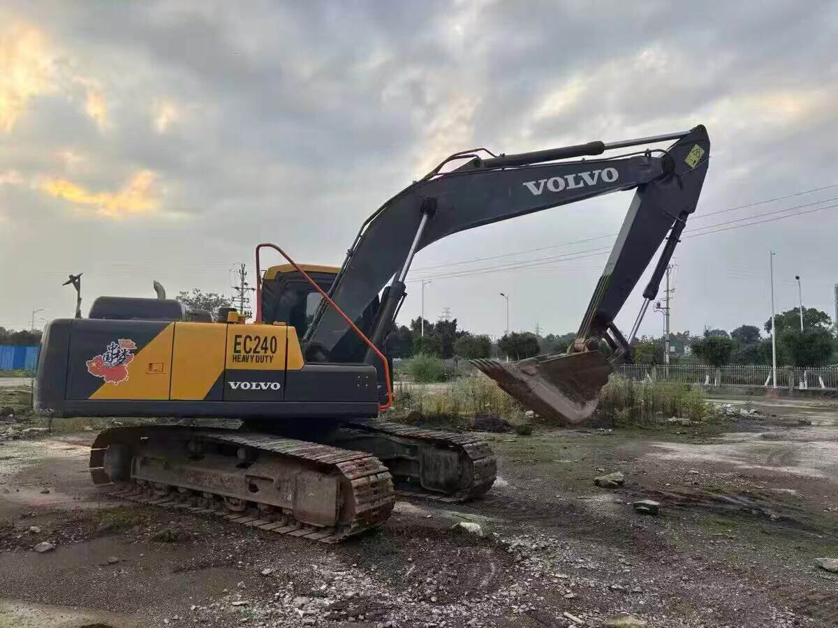 4月30日保定资产处置沃尔沃240挖掘机网络拍卖公告