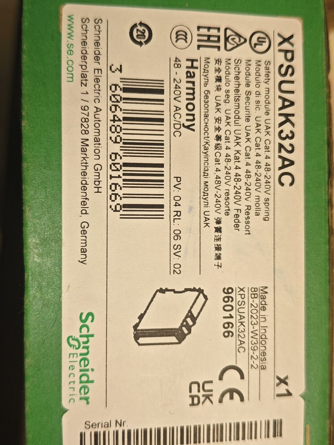 施耐德安全模块XPSUAK32AC，全新原装正品。现货1台。