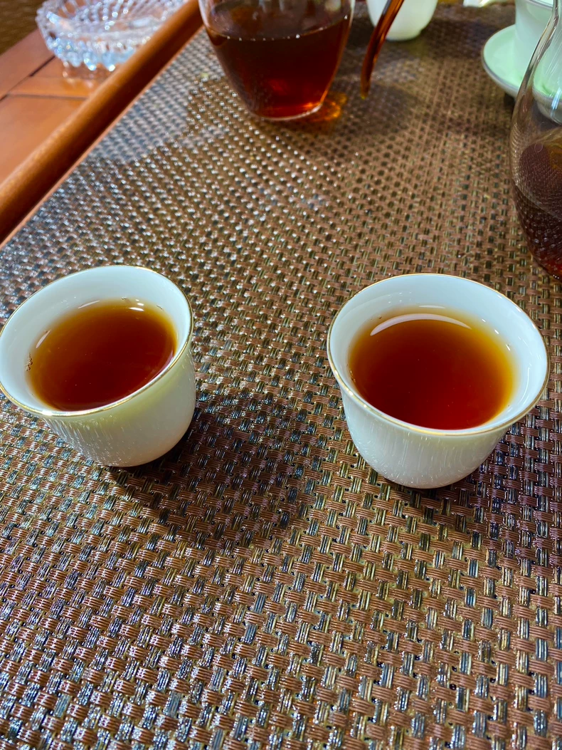 雲南普洱茶熟茶2015年冰島龍柱茶柱500g一根手工製作陳年老茶陳年純料壓製裏外一口料包郵 普洱茶 BUASHOP普洱老茶