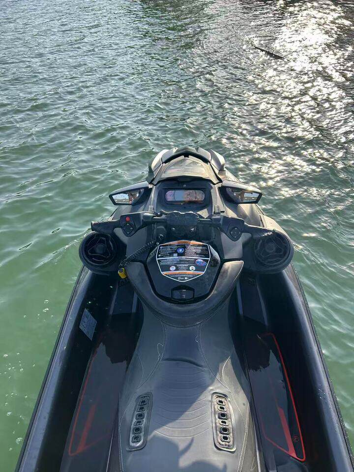 资产处置23年庞巴迪RXP300高配摩托艇带音响