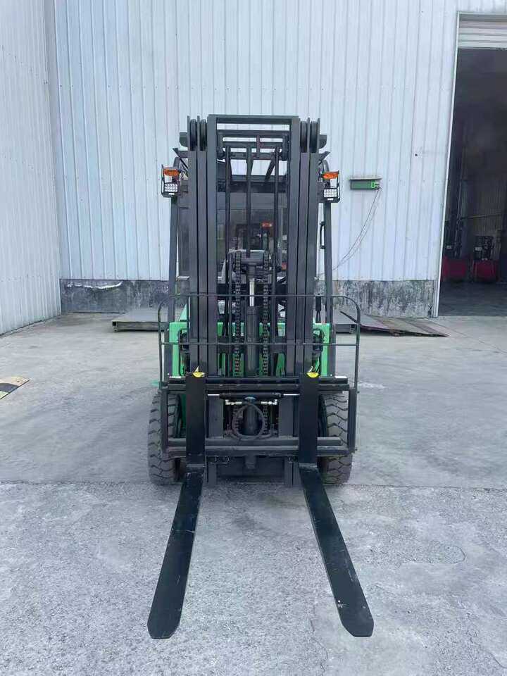 4月18日聊城全新3吨电动叉车3节门架加中缸加侧移升高4.5米配锂电池质保3年可上牌网络拍卖公告