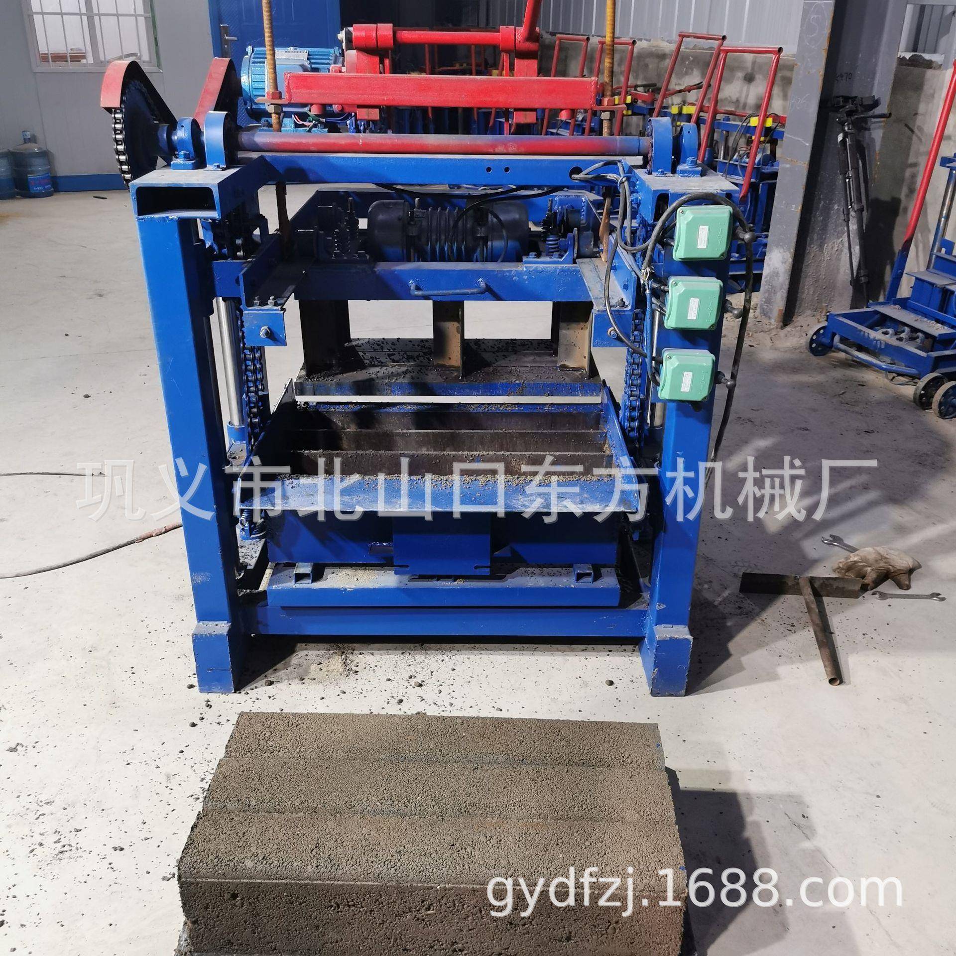 4-35四柱机制作路沿石门头砖石墩自砖半自动水泥免烧砖机
