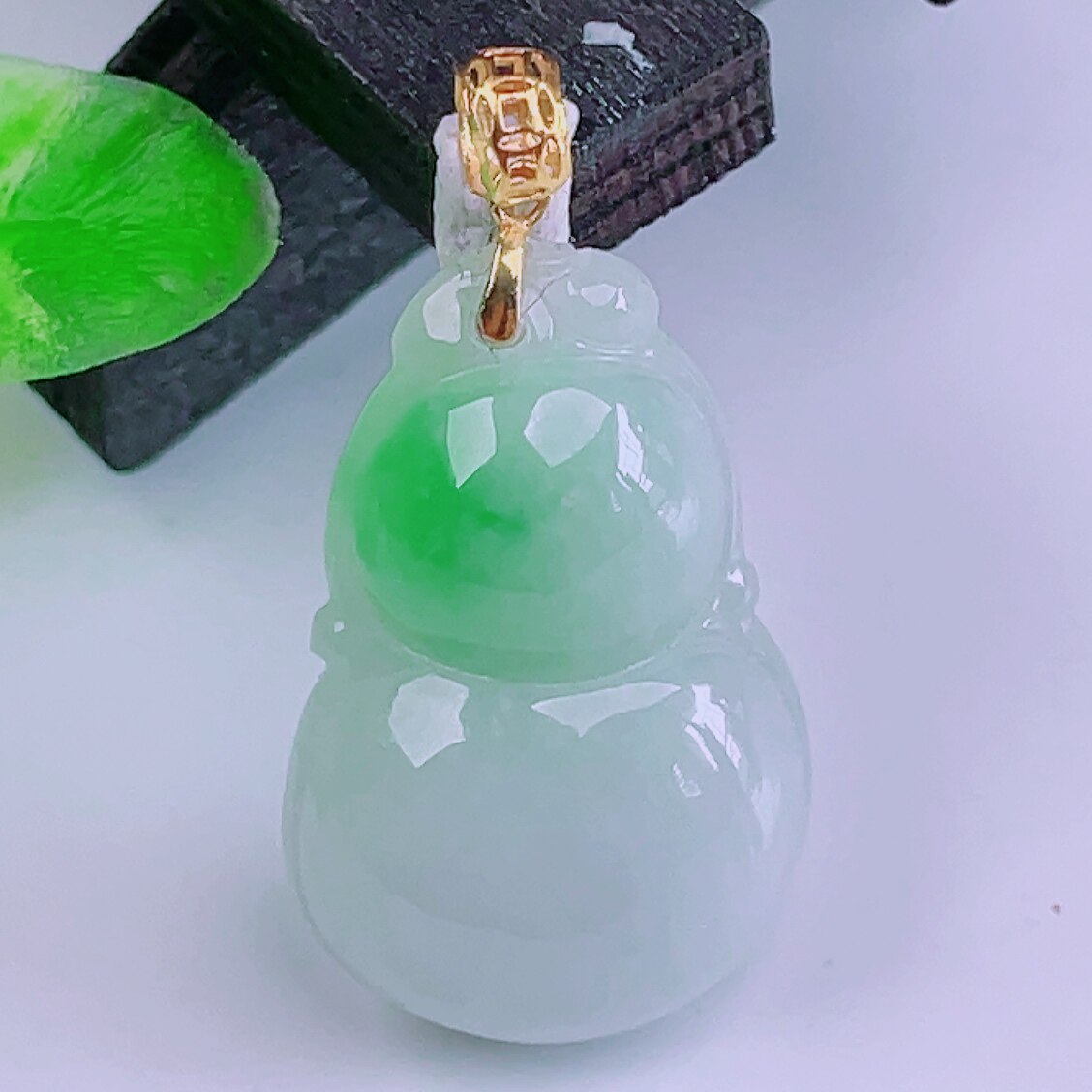 缅甸天然正品翡翠18k金扣头冰飘阳绿满绿高端闪拍葫芦玉吊坠2.56g