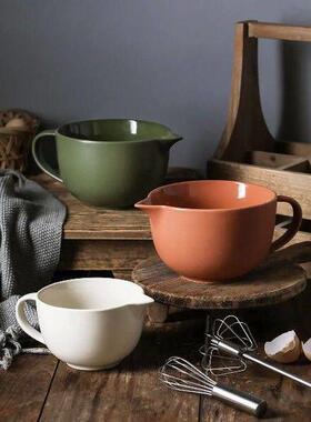 Japanese simple ceramic mixing salad bowl with measuring