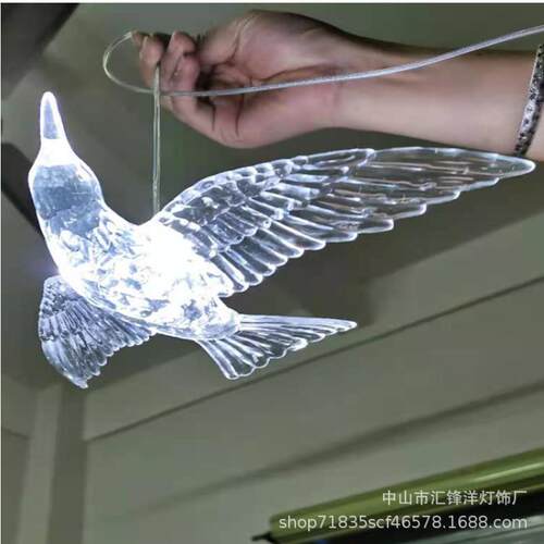 新款婚庆道具小鸟吊灯亚克力透明飞鸟串灯婚礼堂场景布置顶部装饰