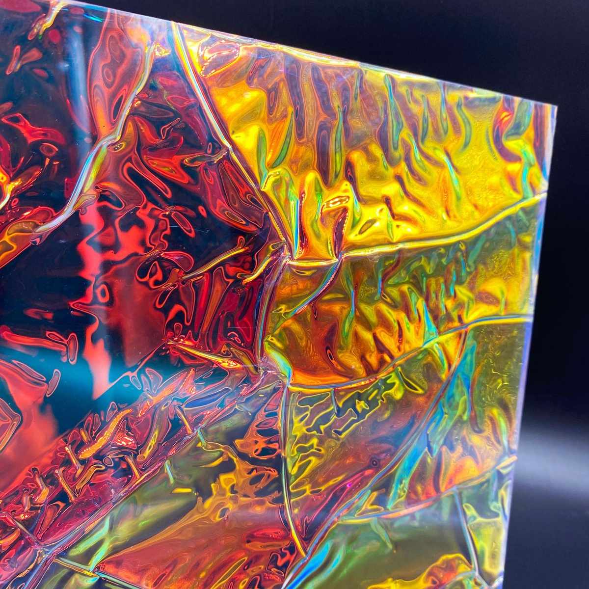 褶皱幻彩内埋亚克力板炫彩镭射有机玻璃七彩彩虹水波纹隔断屏风