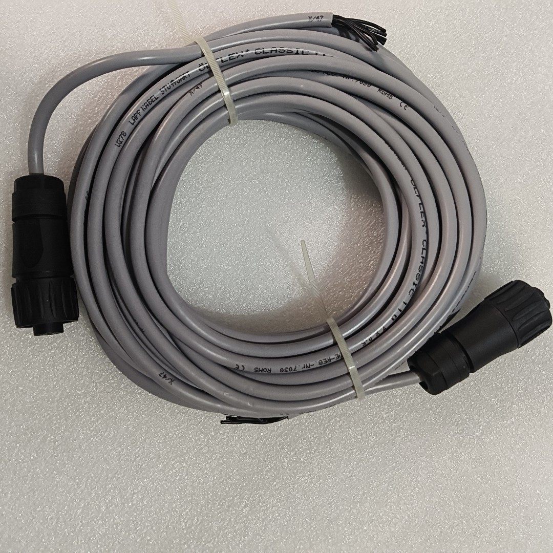 德国Amphenol连接器，线缆，全新无包装，有两根，标价是