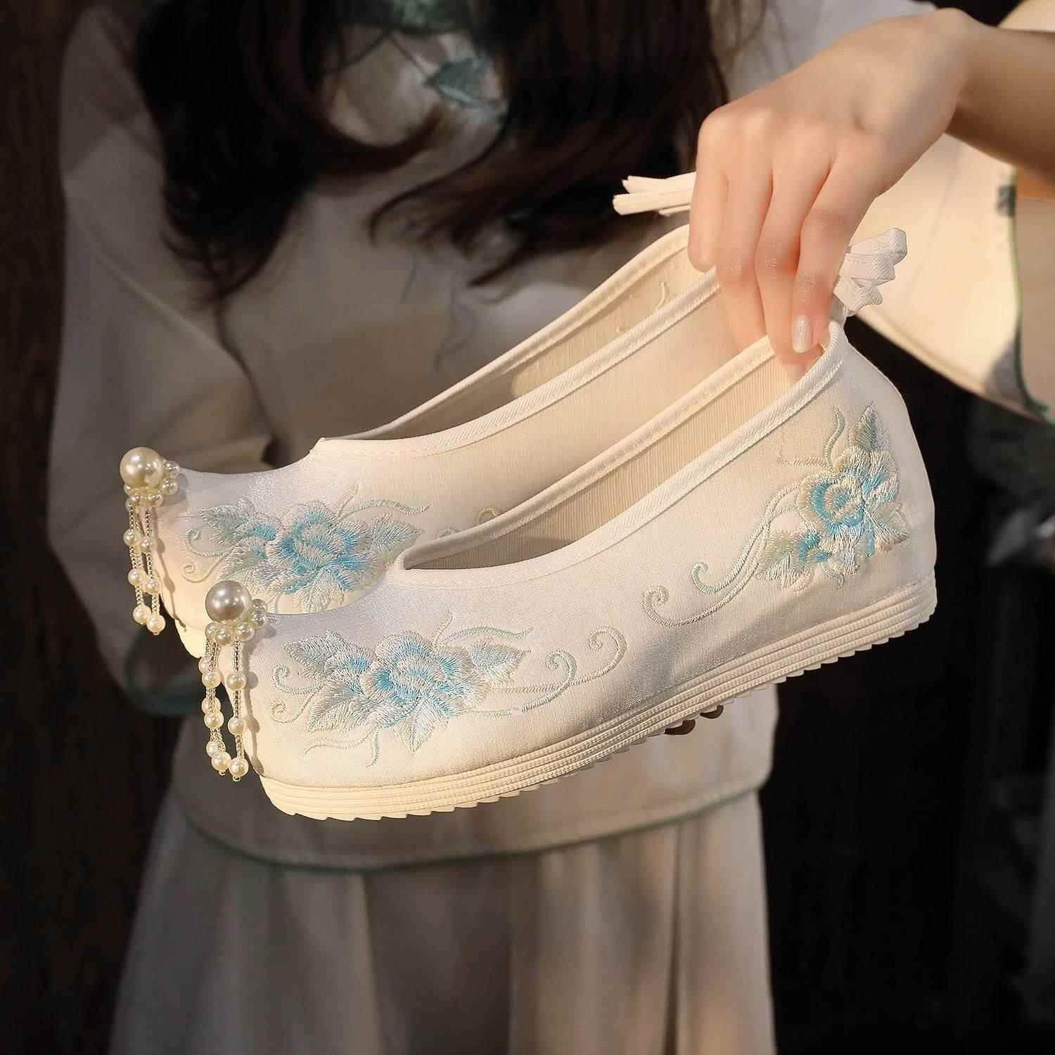 汉服鞋子女春夏搭配古风鞋子刺绣花布鞋内增高明制翘头古装汉元素