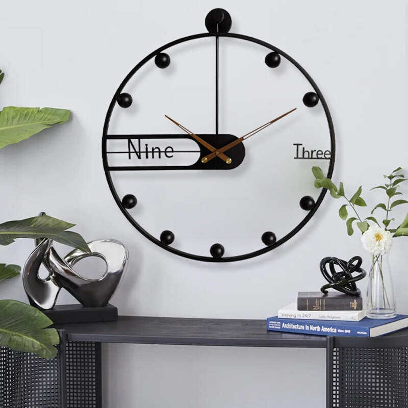 轻奢客厅装饰钟北欧简约背景墙挂钟胡桃木铁艺时钟立体灯泡静音钟