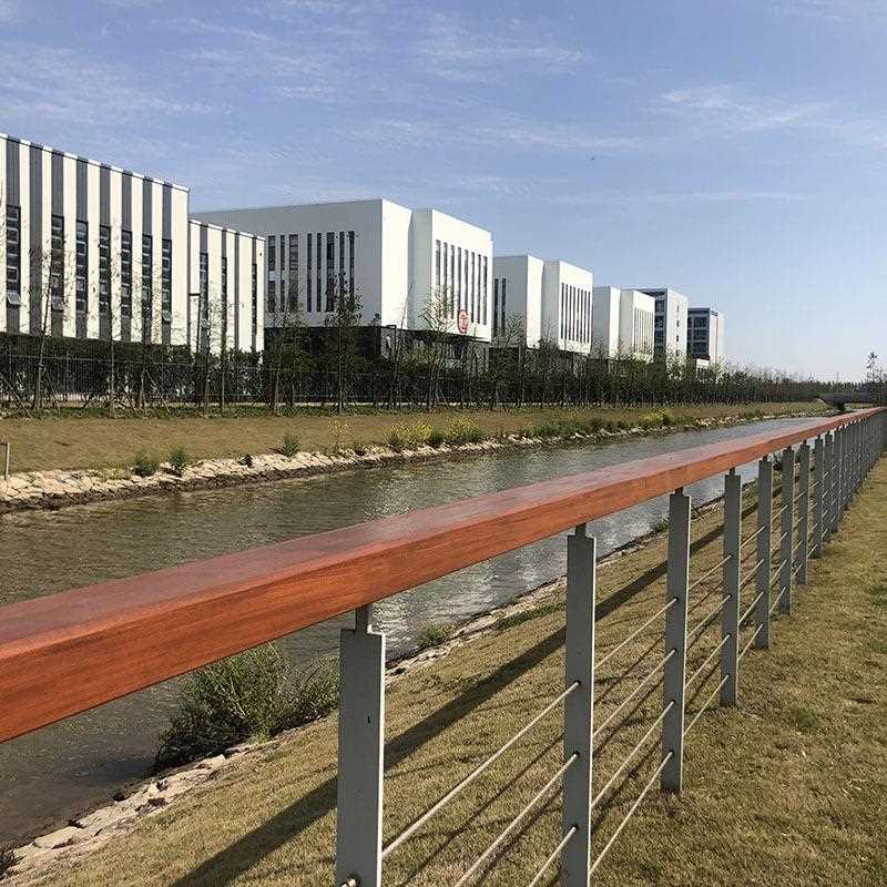 户外重竹木菠萝格防腐木扶手柳桉木河道扶手免漆处理灯槽加工