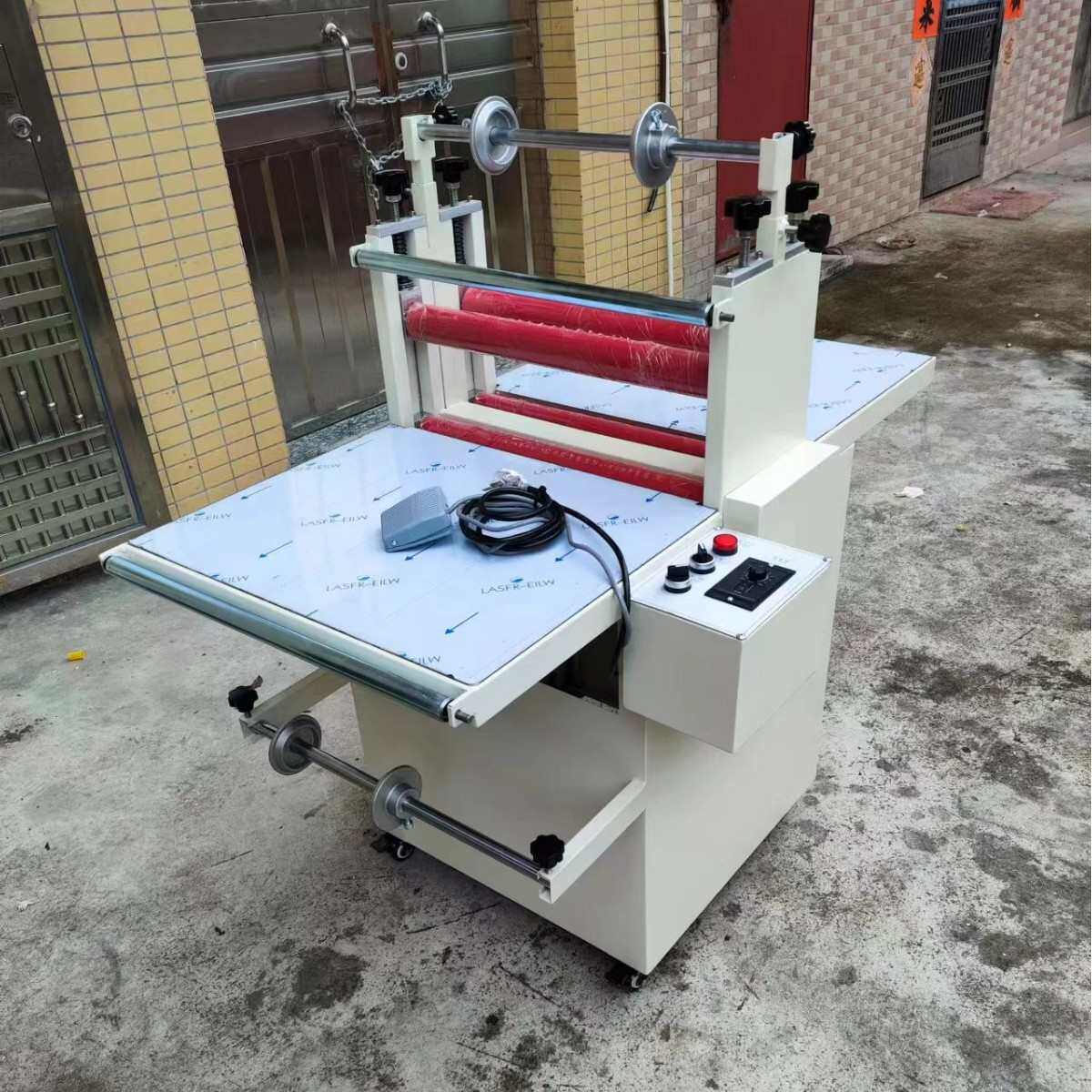 覆膜机500型单双面贴膜机700型正反面冷裱过膜机速度压力可调节