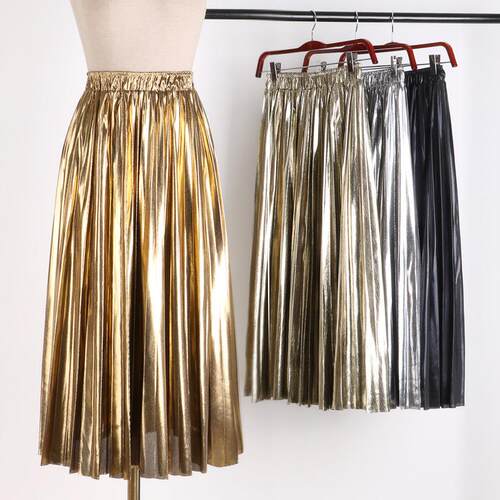 Half length skirt looks slim, high waist, metal