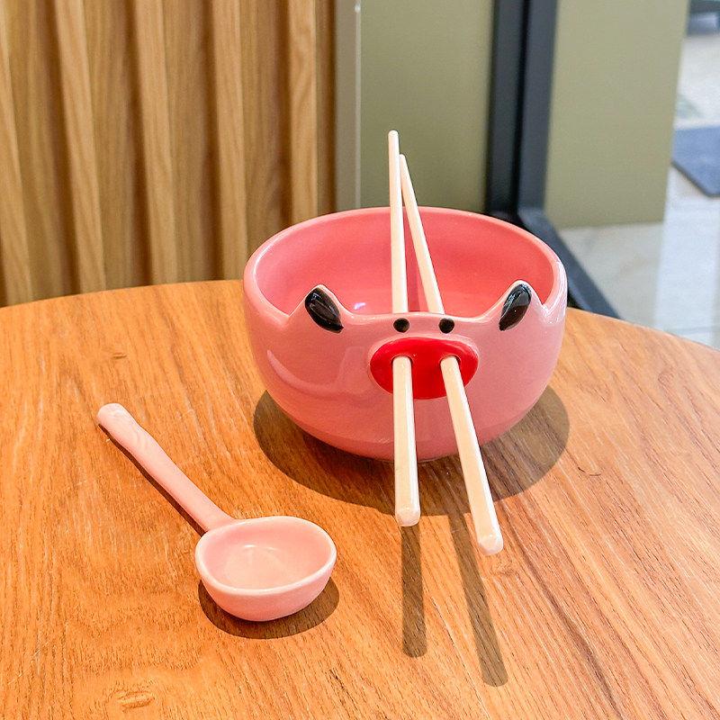 可爱搞怪小猪陶瓷碗儿童个人专用餐具2026新款吃饭碗釉下彩可微波