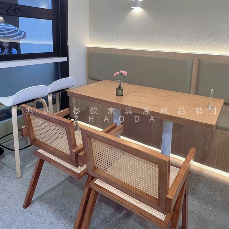 原木色桌椅组合简约糖水店约会洽谈网红店桌子轻奢设计师藤编椅子