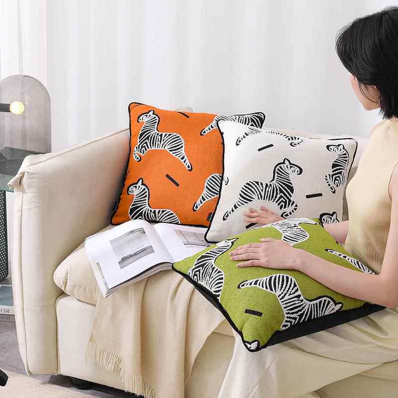 中古轻奢刺绣斑马动物抱枕现代简约靠枕高级感沙发客厅卧室圈圈绒