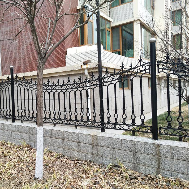 铸铁围墙别墅小区建筑防护栏市政道路园艺护栏厂家现货铁艺围栏