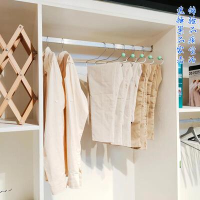 Goose-shaped pants hanger for student dormitories, designed