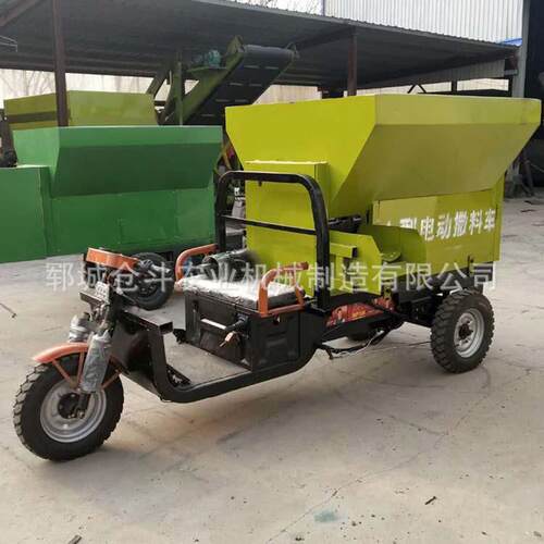 养殖场拌料撒料一体车全自动撒料车价格秸秆饲料拌料车