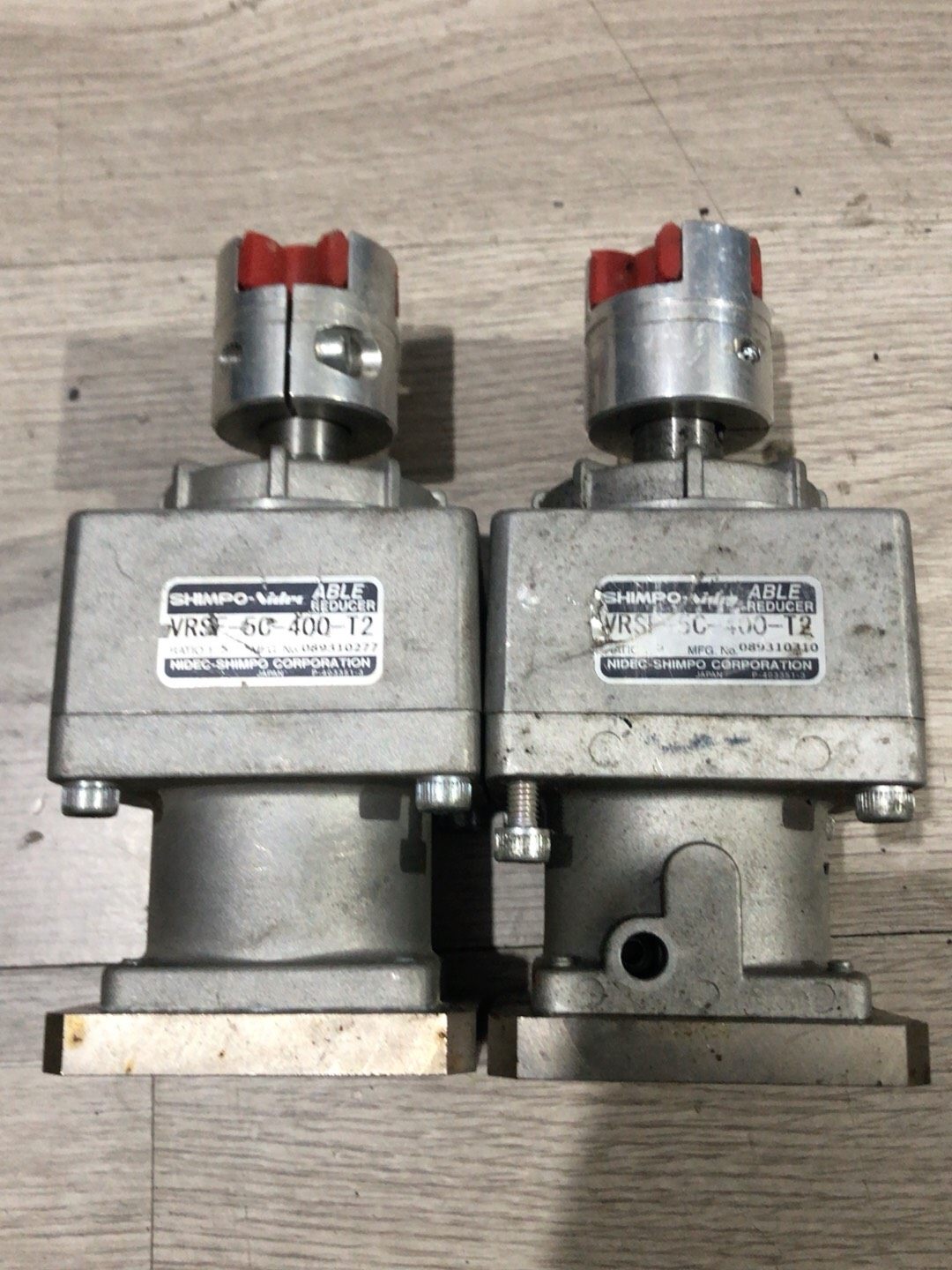 日本产减速机VRSF-5C-400-T2两个