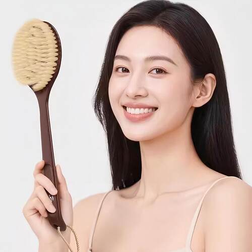 Coconut fiber and bristle bath brush with extended bristles,