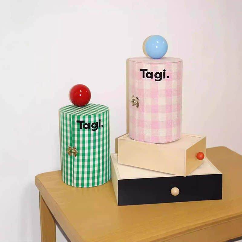 Tagi.机灵讯号旋转桌面收纳首饰盒机灵讯号大容量圆形桌面礼物