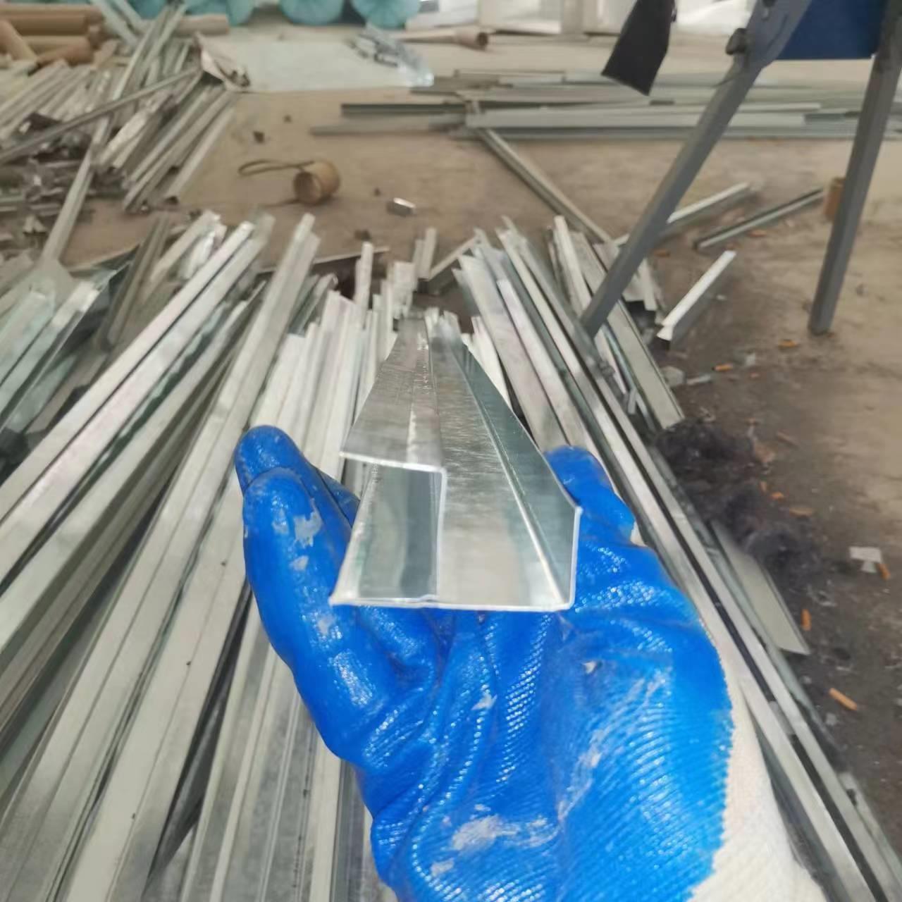 通风排烟开槽机厂斤字成型机通风设备,通风管道加工设备斤字机