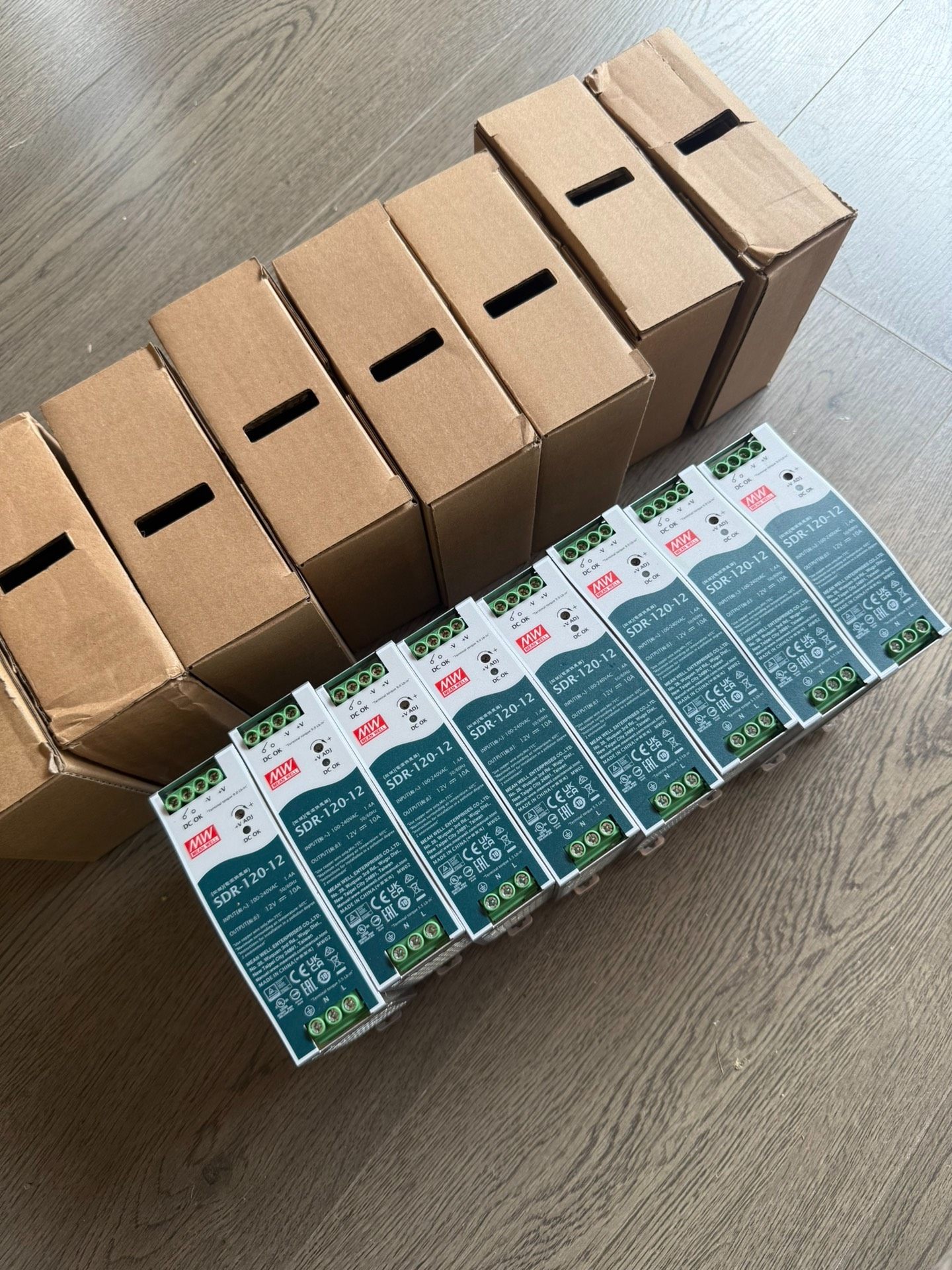 台湾明纬SDR-120-12导轨电源，120W、12V、10