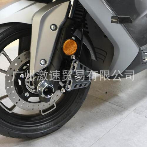 适用隆鑫无极SR150GT改装配件前卡钳装饰盖前刹车泵防摔保护罩