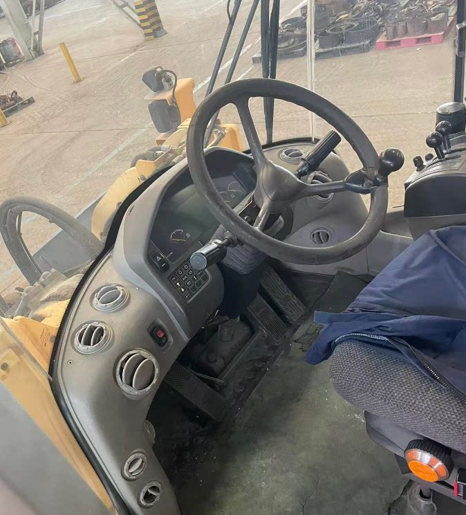 4月28日保定工程机械设备沃尔沃180F装载机一辆网络拍卖公告