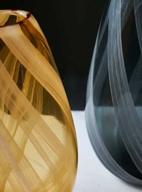 现代简约扁形条纹小口玻璃花瓶餐桌干花酒店样板房电视柜装饰花瓶