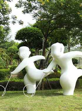 户外玻璃钢抽象儿童玩耍推铁圈人物雕塑学校公园景观运动小区摆件