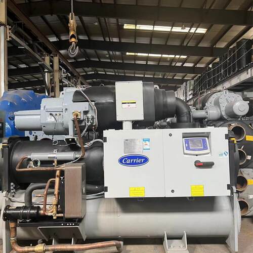 开利30XW0852制冷量831kw70万大卡螺杆机出售与出租回收