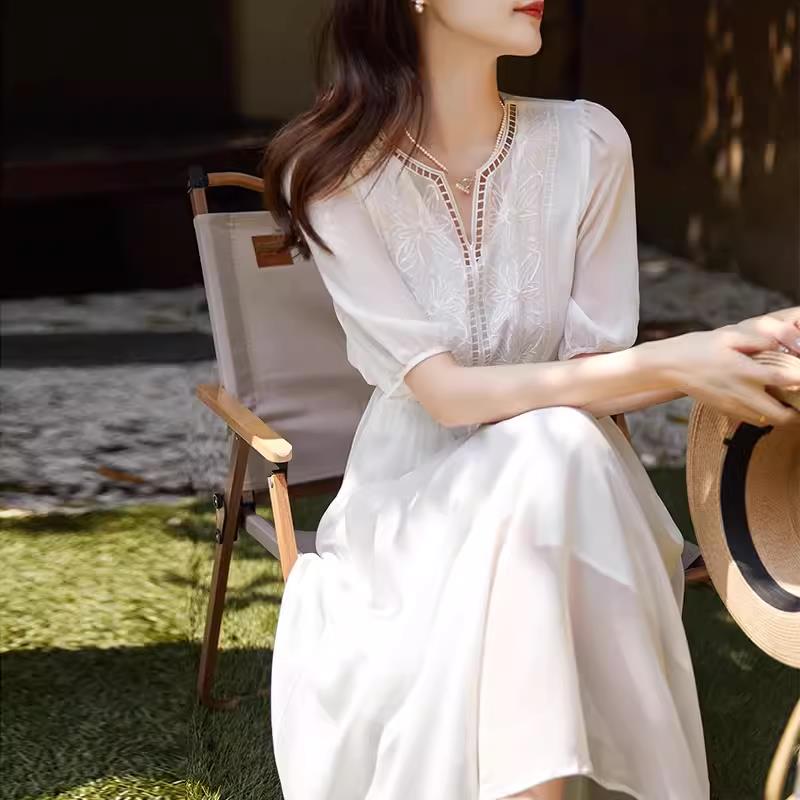 欧洲站重工刺绣彷真丝洋装女2026春夏新款高级感雪纺彷桑蚕丝裙