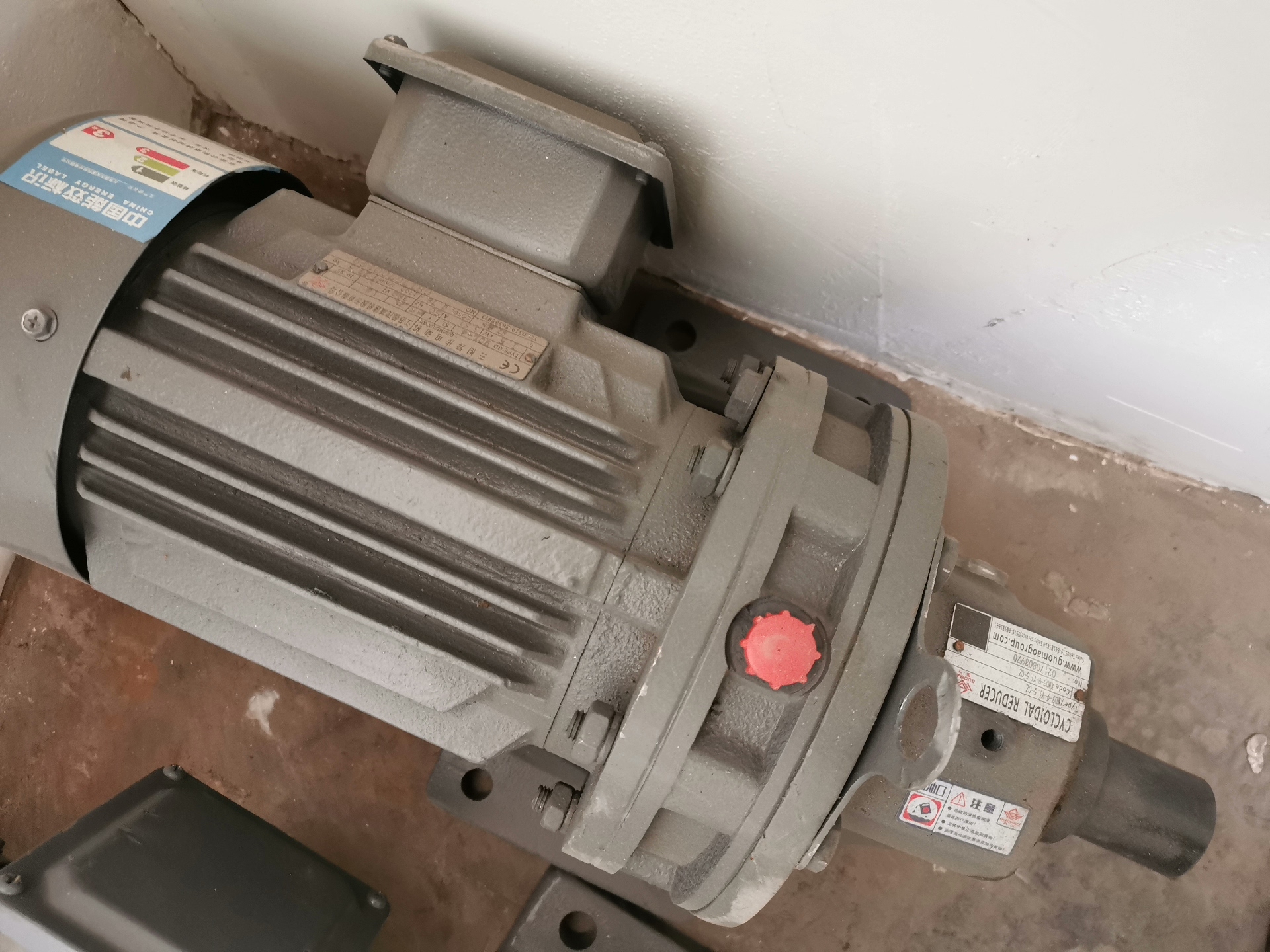 1.5千瓦摆线针电机，全新未用，速比9