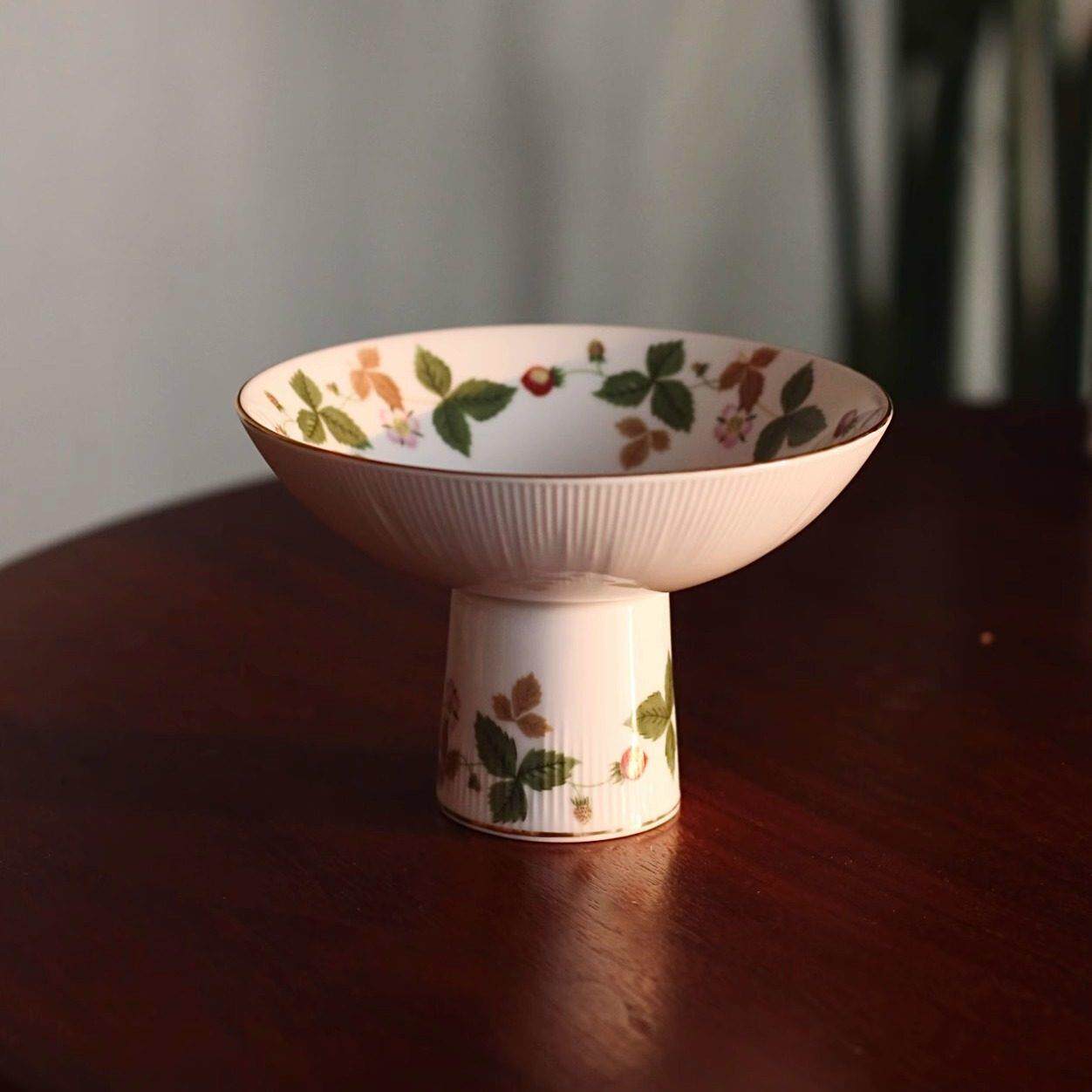 (精品)出口加拿大精致陶瓷高脚碗 时尚6寸水果碗 收纳碗托盘