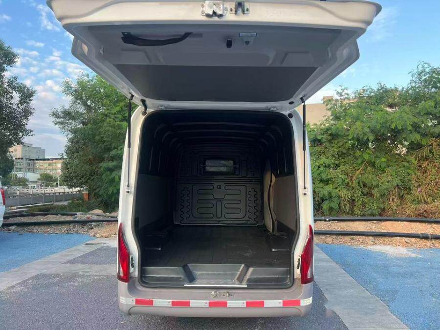 5月6日南宁市红星格力钛纯电EV新能源货车网络拍卖公告