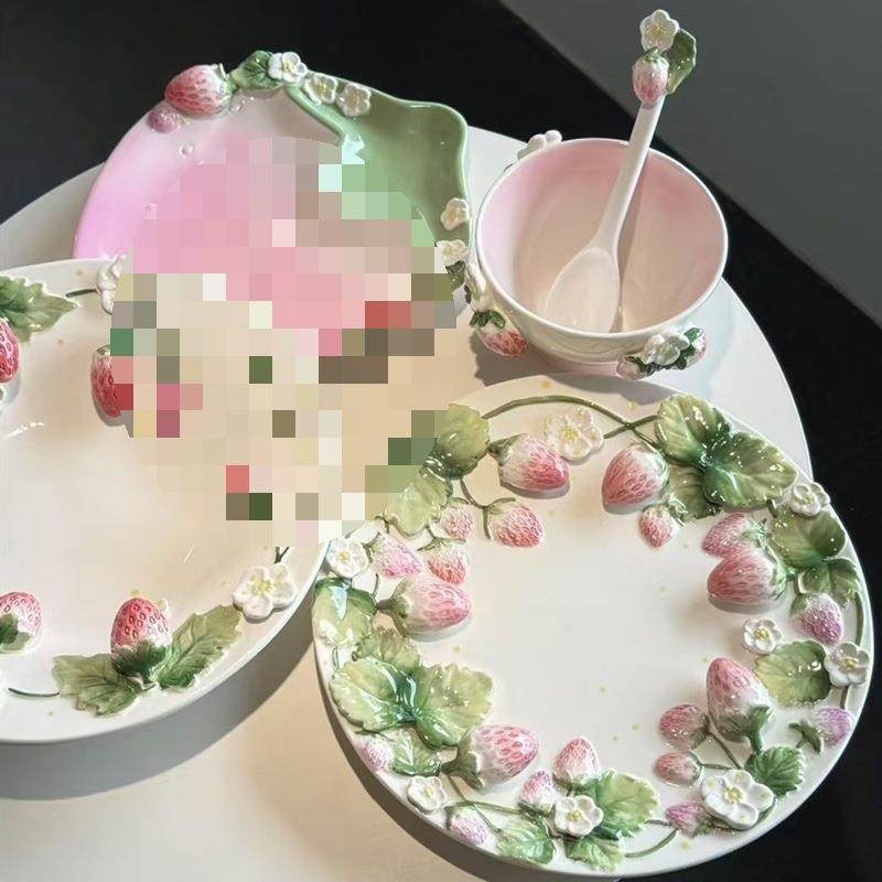 草莓盘子餐具粉色少女心家用陶瓷碗深盘早餐盘西餐意面甜品蛋糕盘
