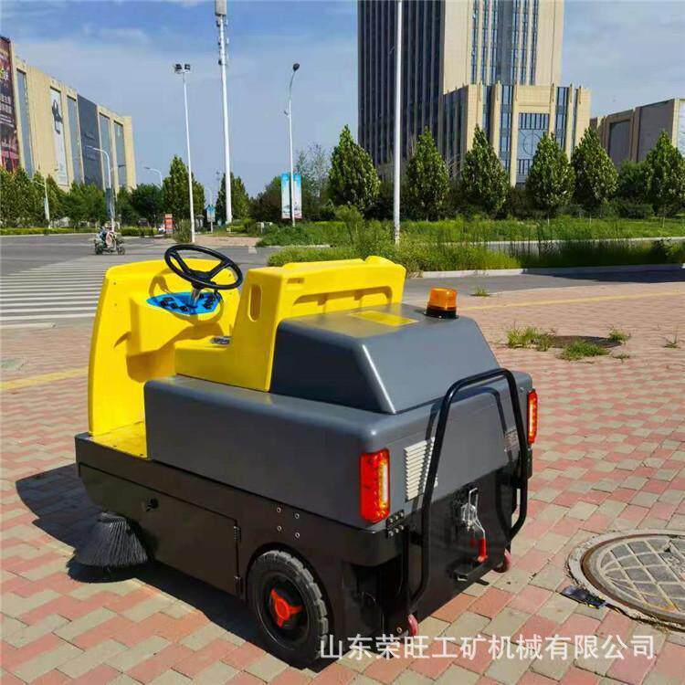 市政环卫吸尘清洗扫路车驾驶式扫地机电动吸尘车道路吸尘扫地车