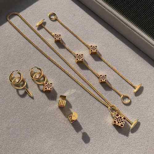 罗家复古金色项链女2025新款潮颈链轻奢小众设计高级感长款毛衣链