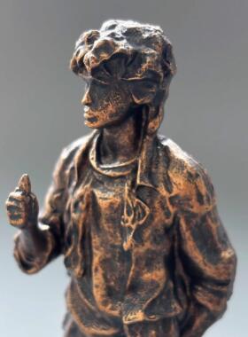 维克多崔KINO电影乐队摇滚周边雕像摆件