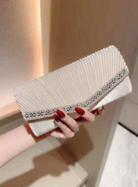 潮牌韩版晚宴包欧美时尚褶皱手拿包搭配水钻丝绒简约晚宴斜挎女包