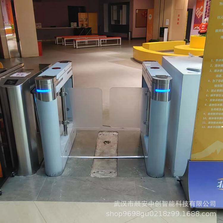 城滑冰场无人自助系统摆闸检票智能一体机网上订票系统闸机
