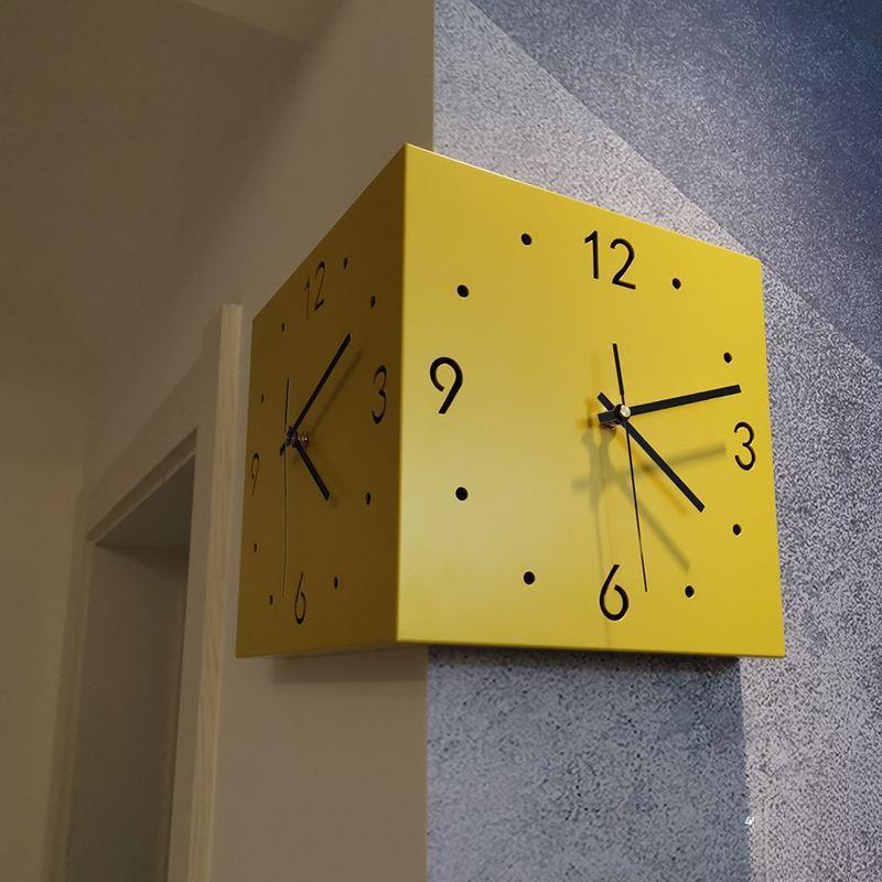 简约6676J557面创意转角双面挂钟两钟表挂钟客厅钟静音20网24红拐