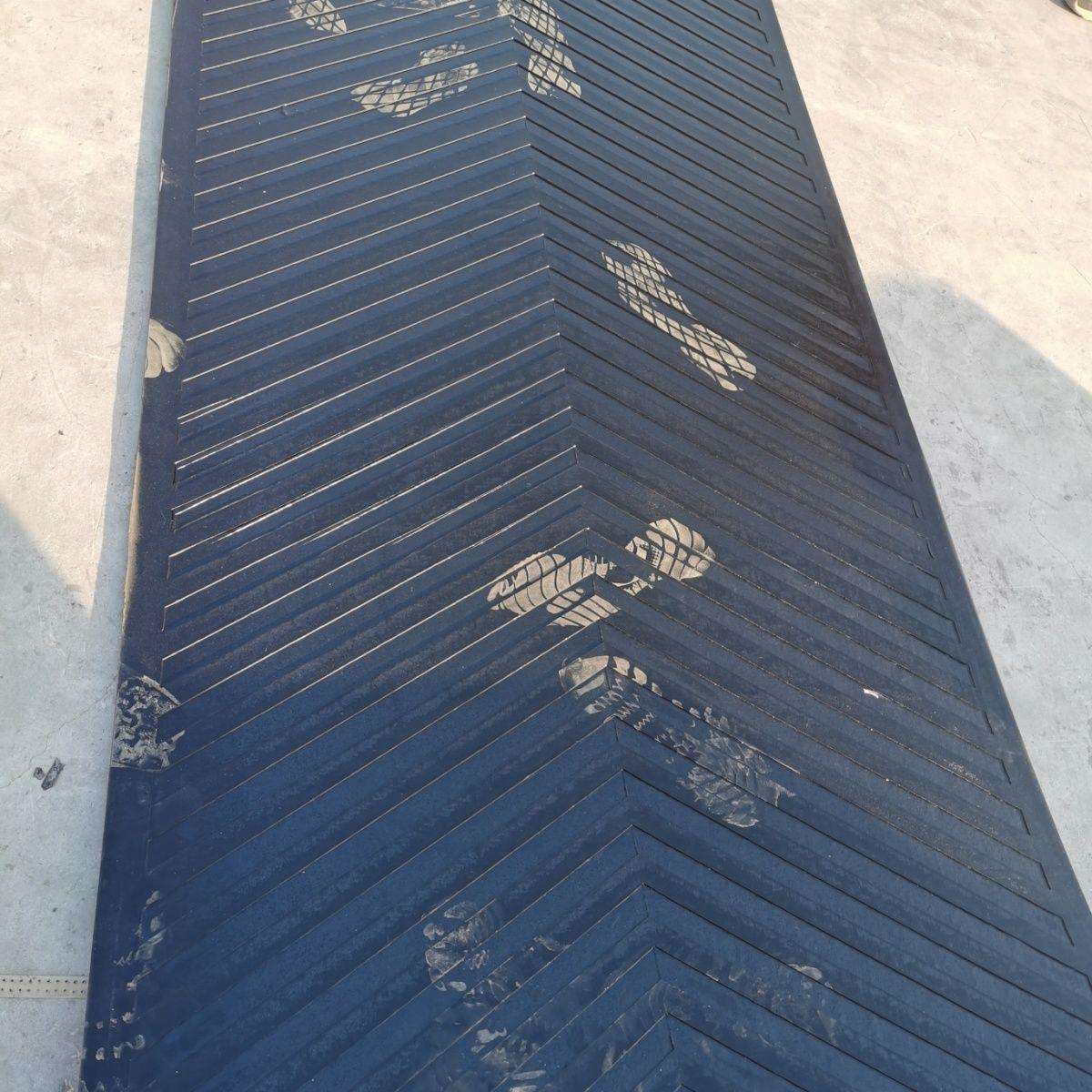 母猪产床防滑垫猪用防滑垫猪猪产床防滑橡胶垫母猪人字花纹防滑垫