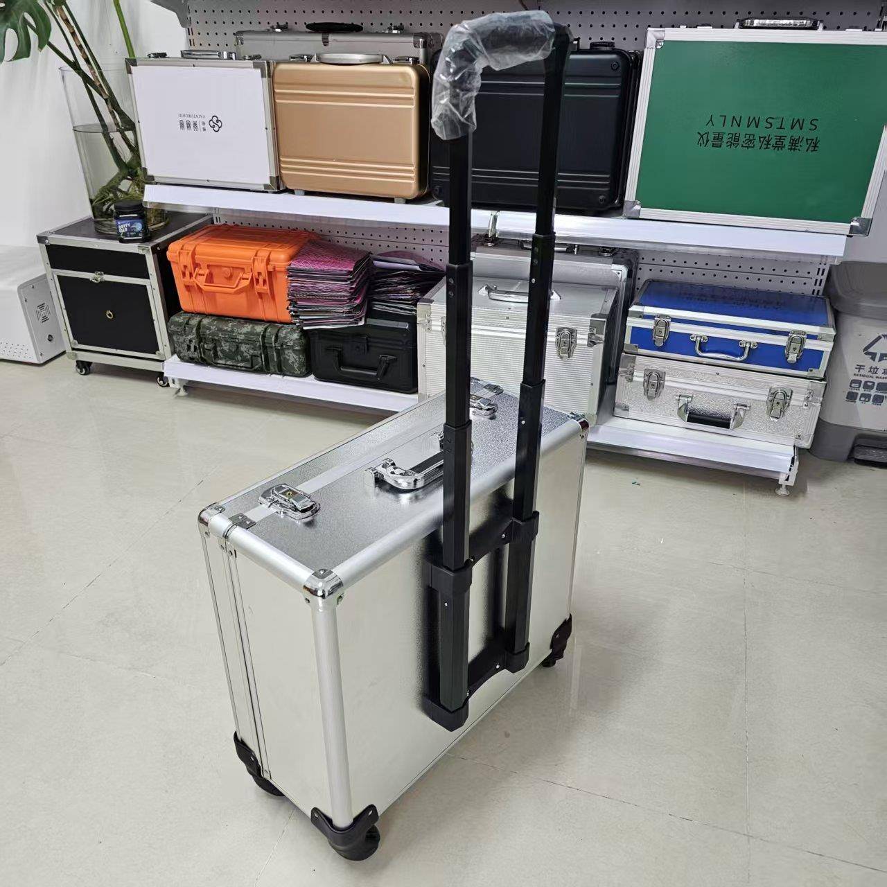 带拉杆万向轮工具箱 拉杆式铝合金包装箱 便携式仪器设备防护箱