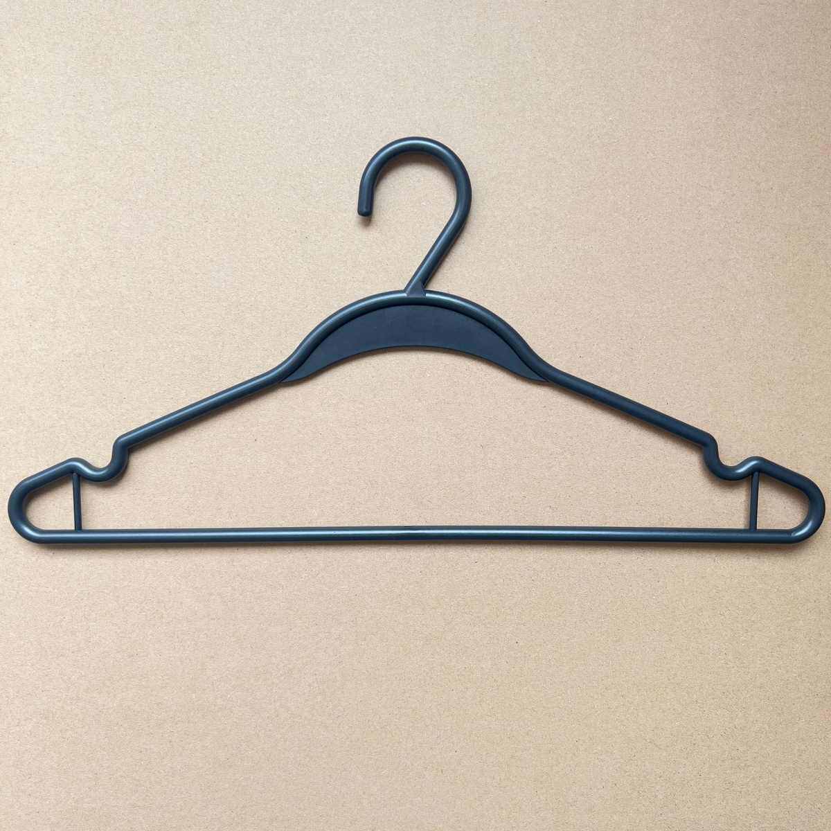 黑色塑料衣架加厚款男士服装用衣架全新PP料不易断服装厂用衣架